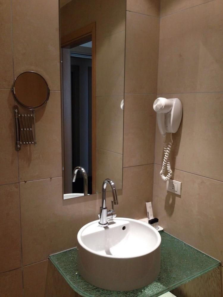 Hotel First 4*